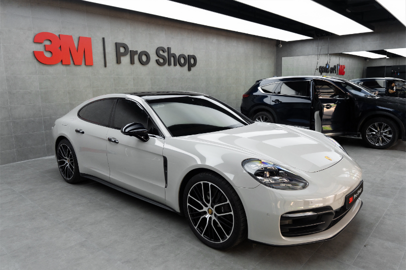 Porsche Panamera dán phim cách nhiệt chính hãng tại phòng thi công 3M Pro Shop Auto365