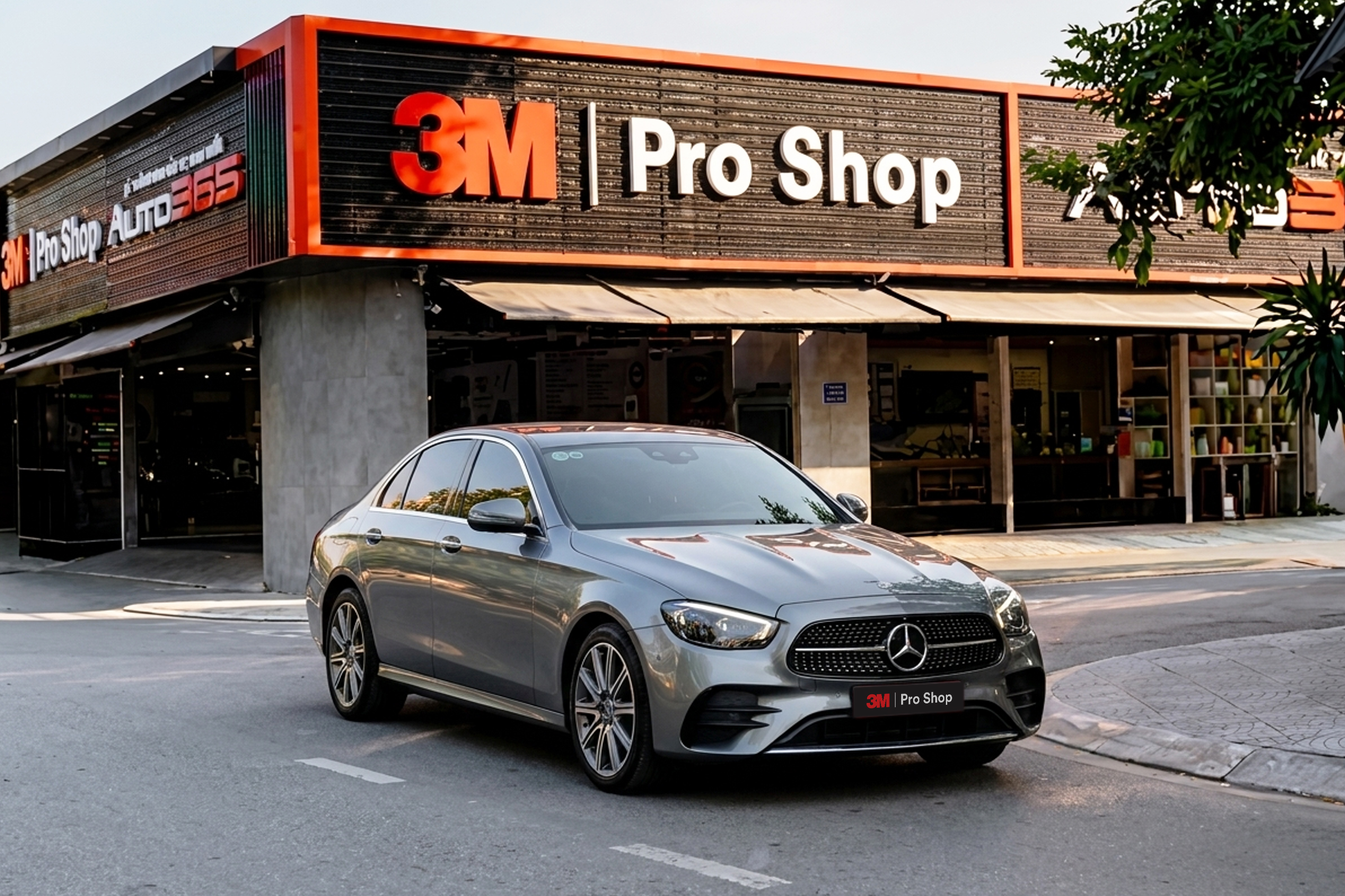 Xe Mercedes-Benz dán phim 3M Crystalline CR BLK tại 3M Pro Shop & 3M Training Center TP. Hồ Chí Minh