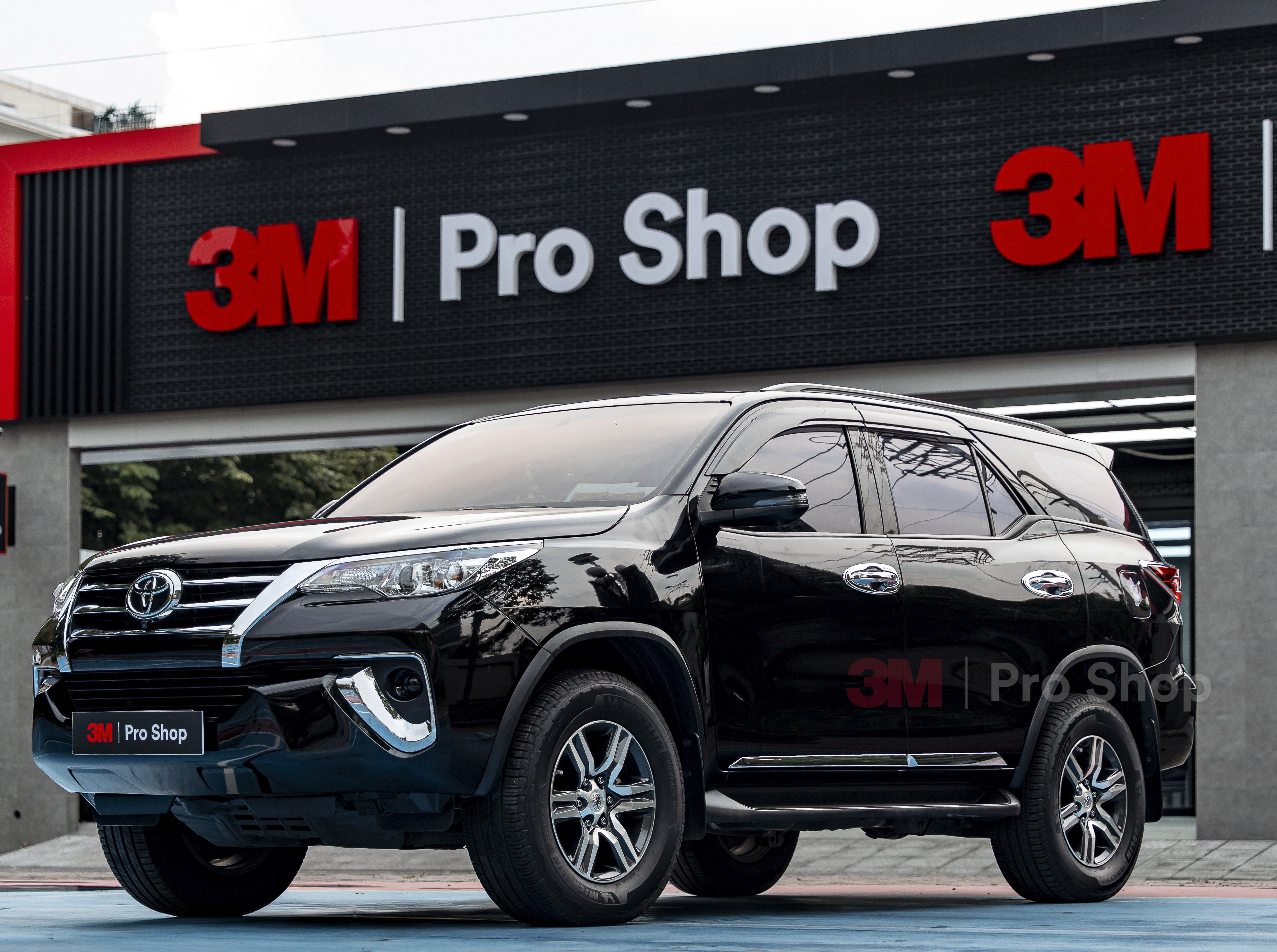 Toyota Fortuner dán phim cách nhiệt 3M Crystalline CR BLK